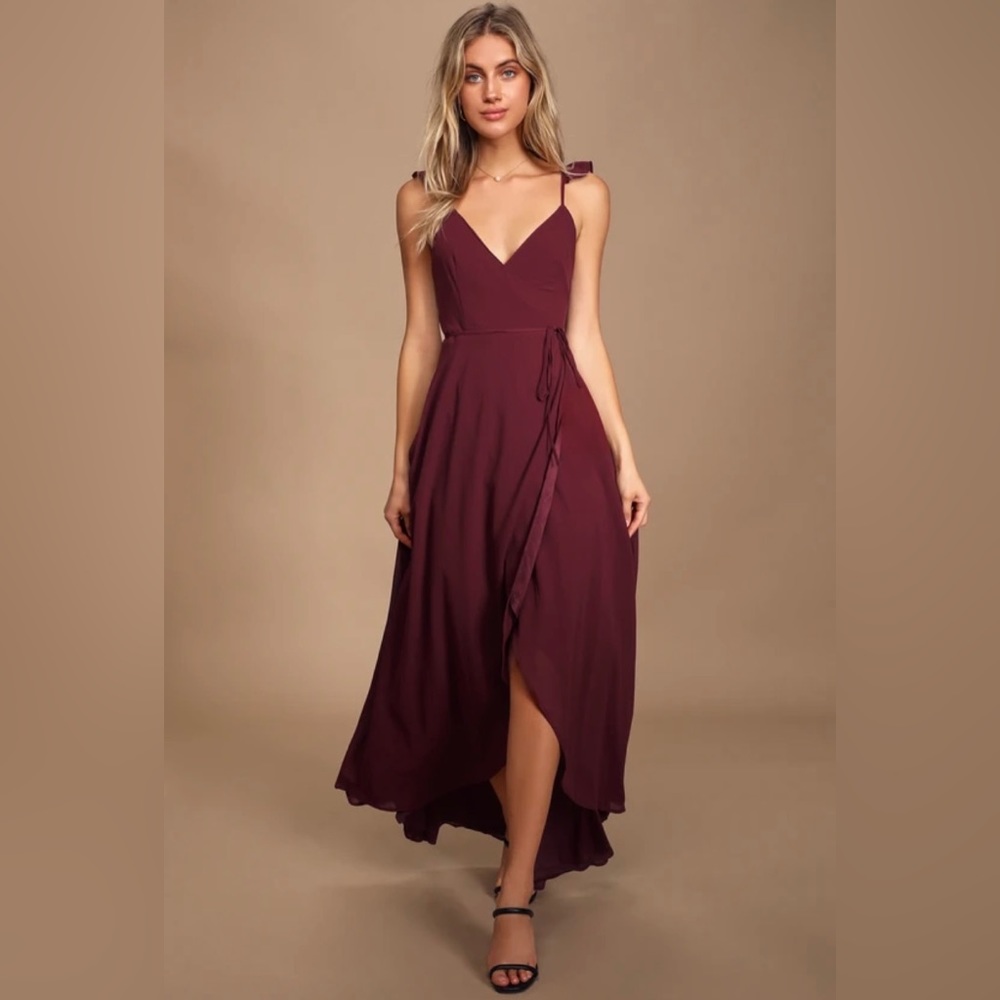 NWT Lulus Burgandy long flowy dress